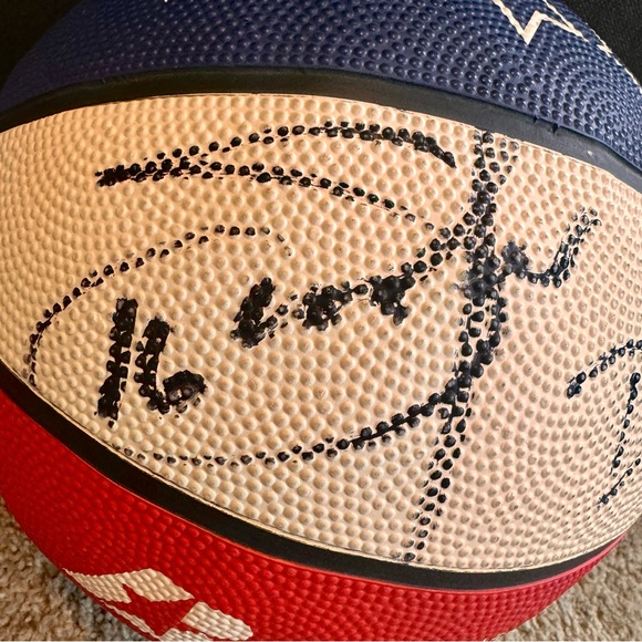 Signed Harlem Globetrotters Baden Basketball With 5 Signatures - Picture 3 of 7